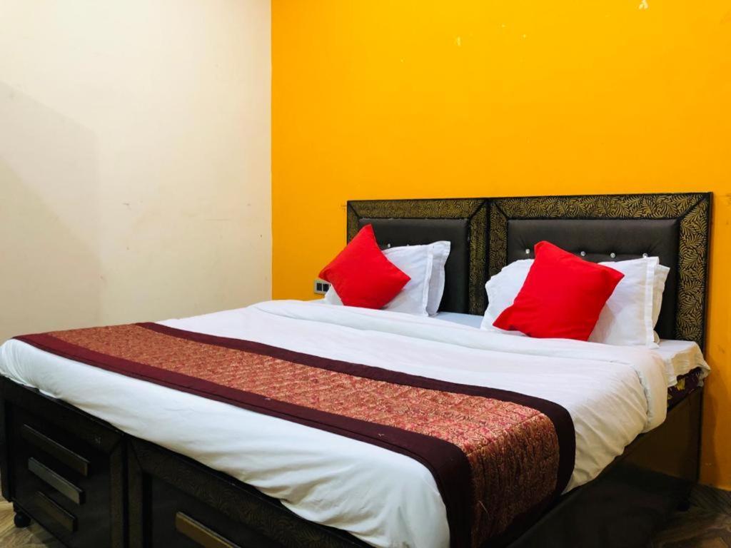 Hotel Tip Top -- Lpu Law Gate -- Family, Students, Couples Phagwara Bagian luar foto