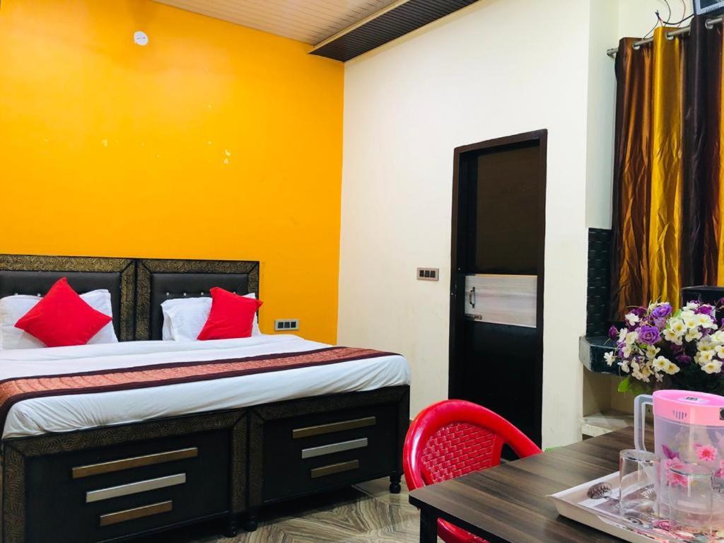 Hotel Tip Top -- Lpu Law Gate -- Family, Students, Couples Phagwara Bagian luar foto